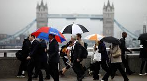 Unseasonably Warm Weekend Forecasted for London, While Scotland Braces for Severe Winds