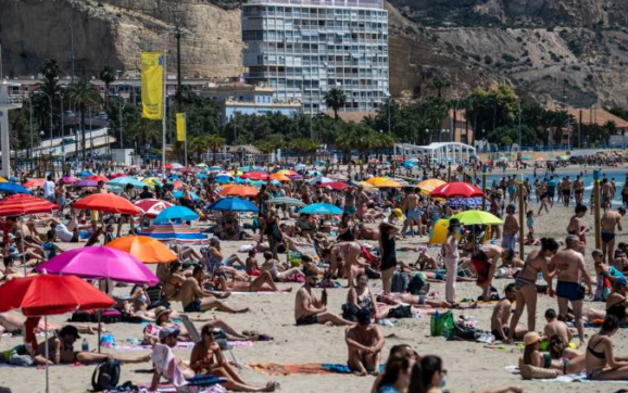 Summer Getaways Expected to Hit Record Sales This Weekend