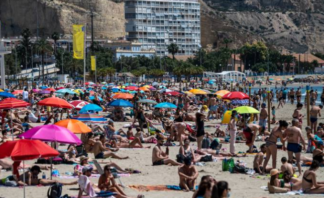 Summer Getaways Expected to Hit Record Sales This Weekend