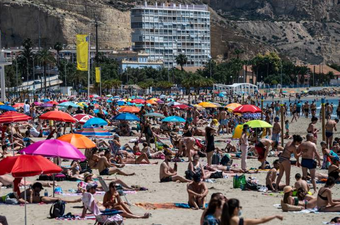 Summer Getaways Expected to Hit Record Sales This Weekend