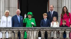 Queen’s Final Journey: Nation Pays Tribute as Her Coffin Lies in State